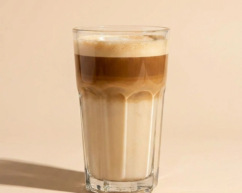 Latte macchiato vegetale  - bevanda vegetale bio soia avena mandorla - Chicchiamo Forlì